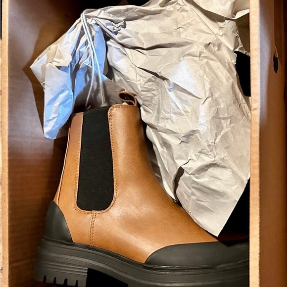 New Brown and Black Ankle Boots - Picture 6 of 7